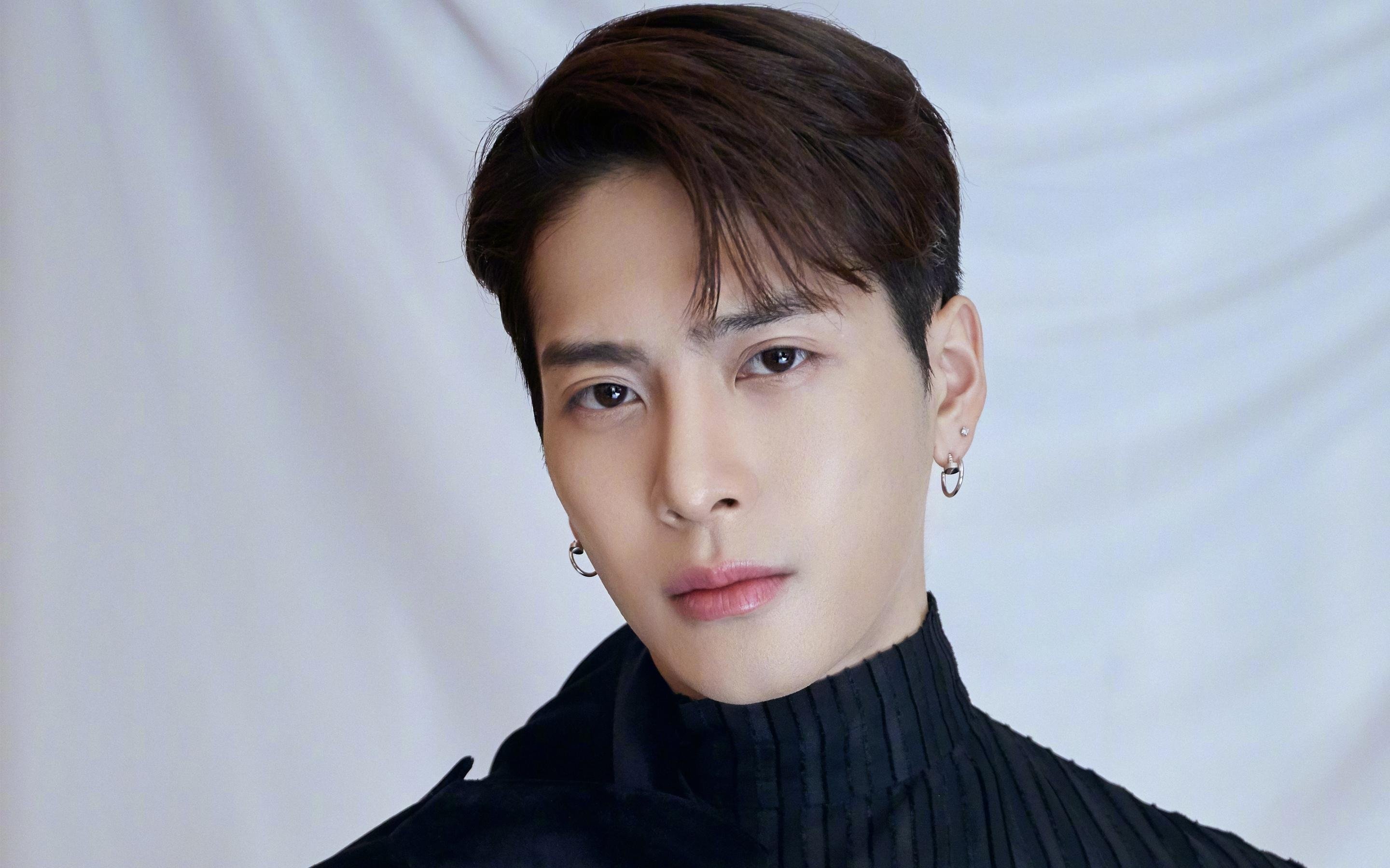 国王控卫投篮手感火热连续命中三分，国王队投手