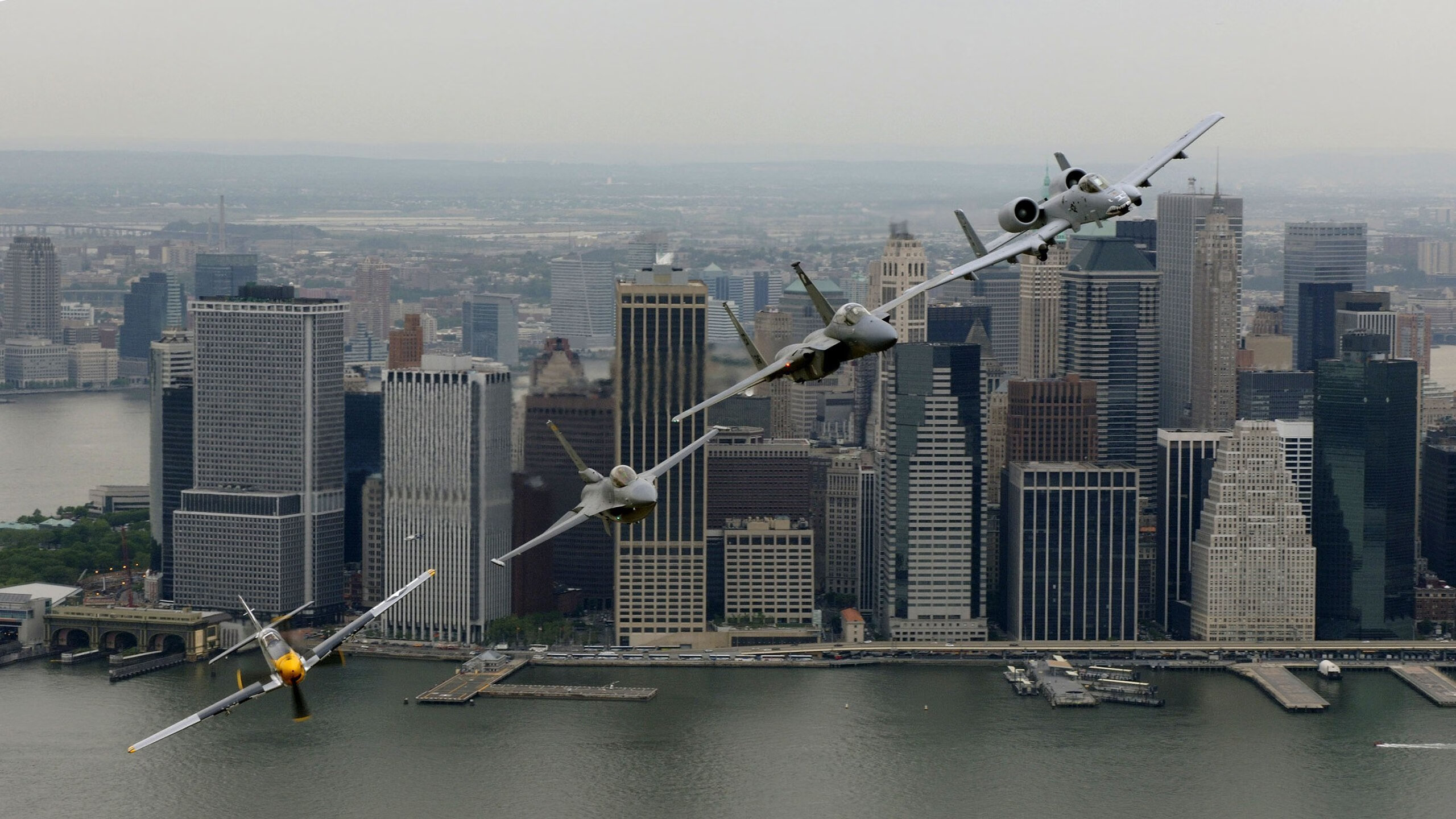 布克关键时刻命中三分稳定太阳领先优势，布克生涯命中率